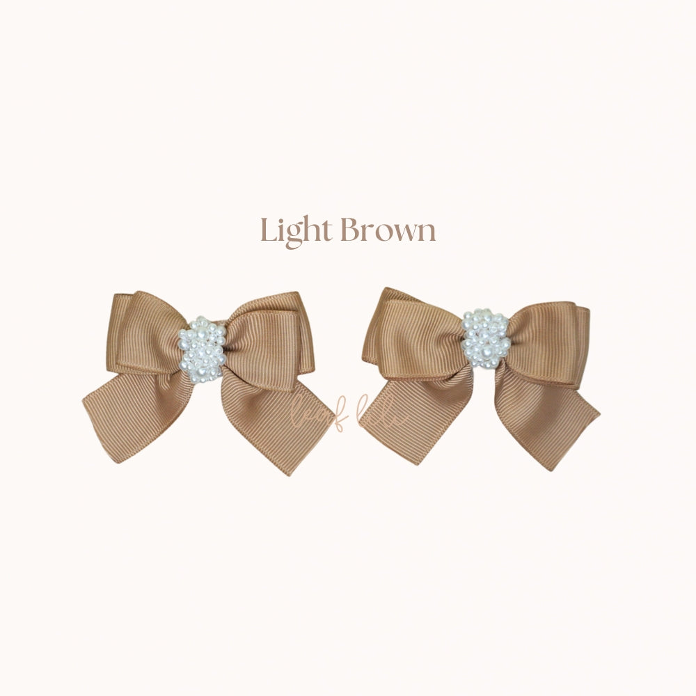Leaf Lili White Pearl Medium Hair Bow Clip Set
