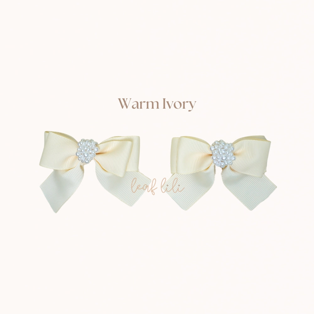 Leaf Lili White Pearl Medium Hair Bow Clip Set